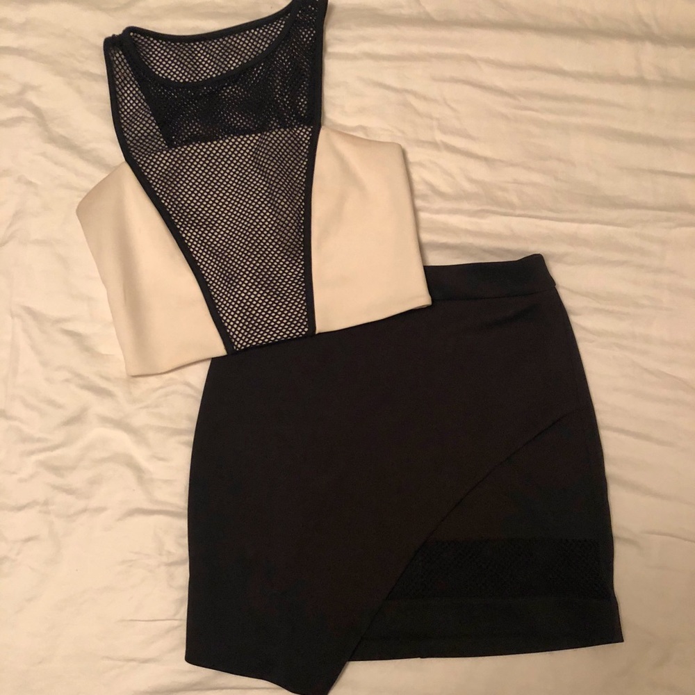 Express crop top/high-waisted skirt combo
